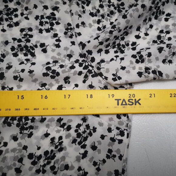 Banana Republic Ladies Size Small Black Grey & White Patterned Blouse - Picture 5 of 7